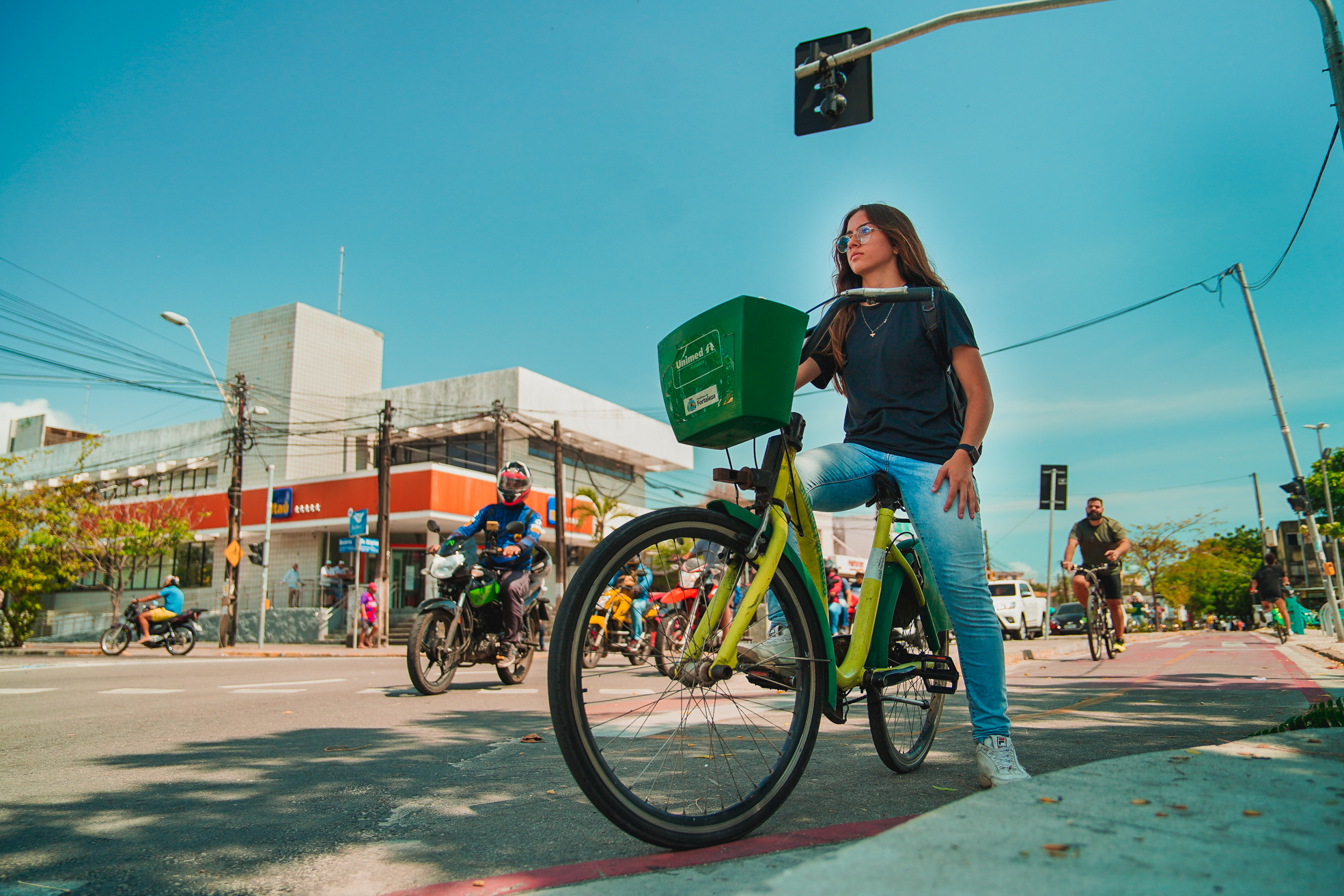 Vitória Lia na bicicleta 